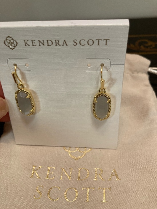 Kendra Scott Lee Gold Drop Earrings with Gray Faceted Stones - Picture 5 of 10